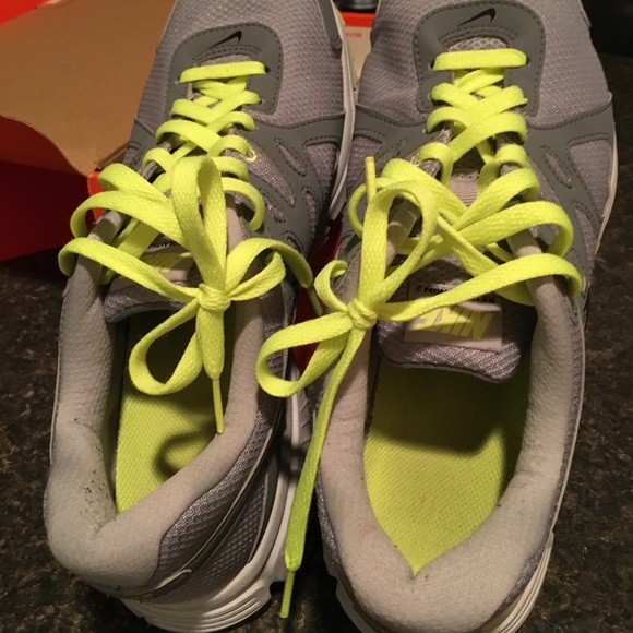 Nike Other - Men’s nike revolution 2